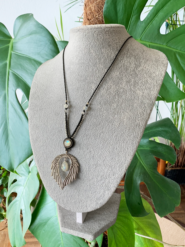 Collier Selene collier en micromacramé et pierre de lune