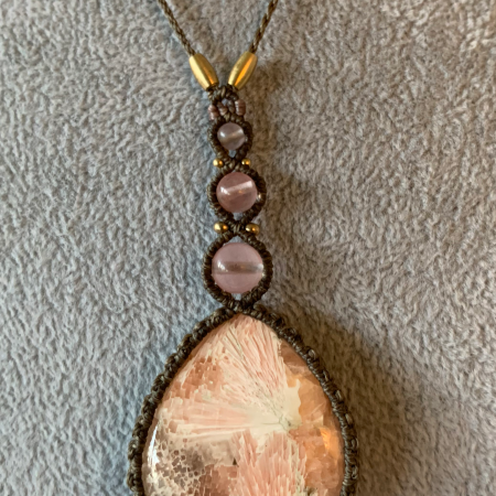 Collier Scolécite rose